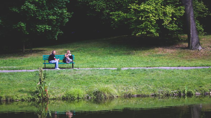 Foto “Couple on bench” von Kaboompics